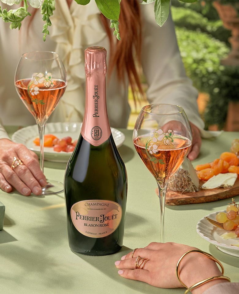 Blason Rosé on a table with 2 glasses