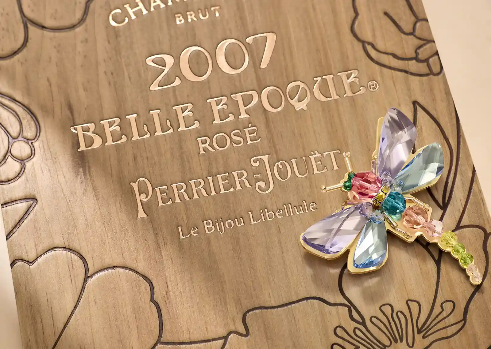 Close up on Bijou Libellule & Belle Epoque Wooden Case
