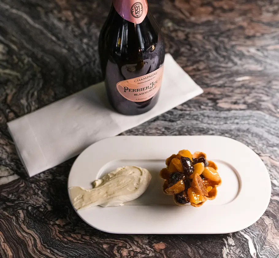 Dried fruit tart with Blason Rosé