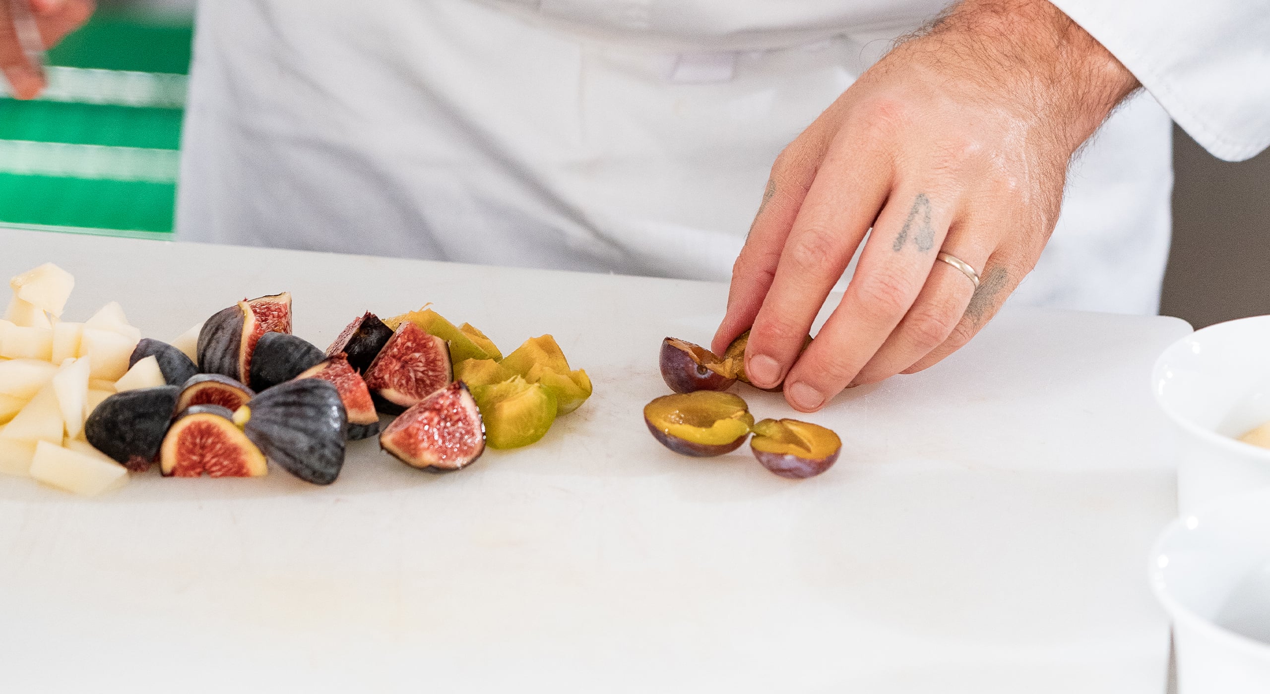 Sébastien Morellon cutting fruits